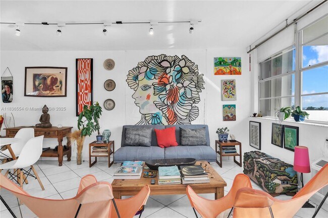 Building Photo - 5313 Collins Ave