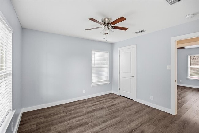 Building Photo - 4810 Creekwood Rd