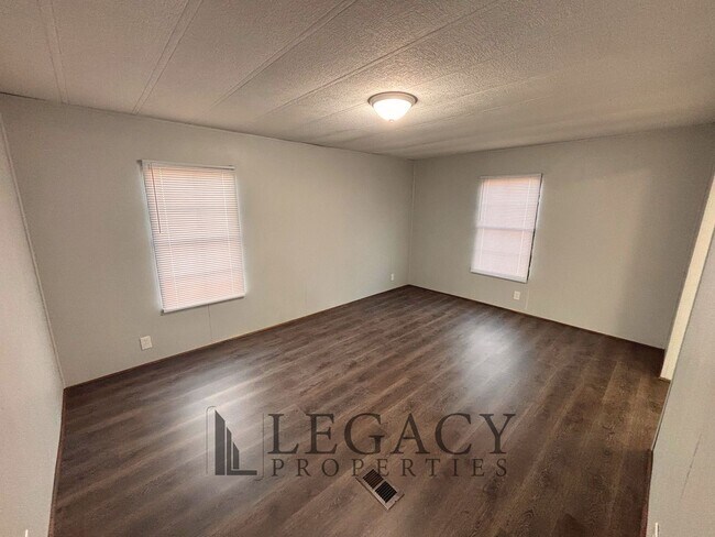 Building Photo - Renovated 3 Bed / 2 Bath Mobile Home – Easley, SC