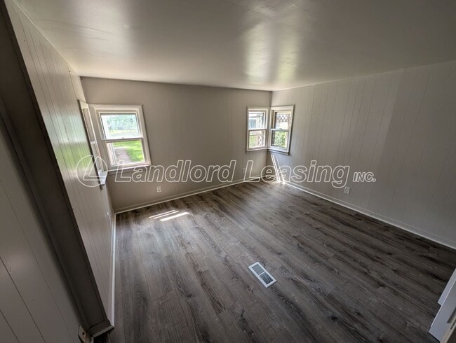 Building Photo - Beautifully Updated Amherst Rental with Large Living Spaces