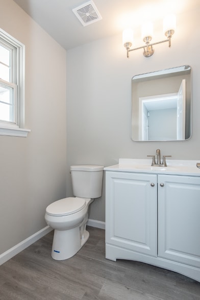 Building Photo - 10429 Tiffany Village Ct