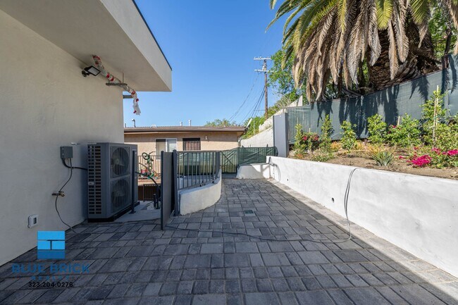 Building Photo - 5241 Huntington Dr N