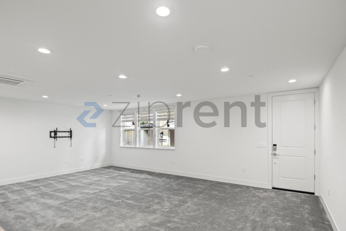 Building Photo - 1107 Lorenzini Lp