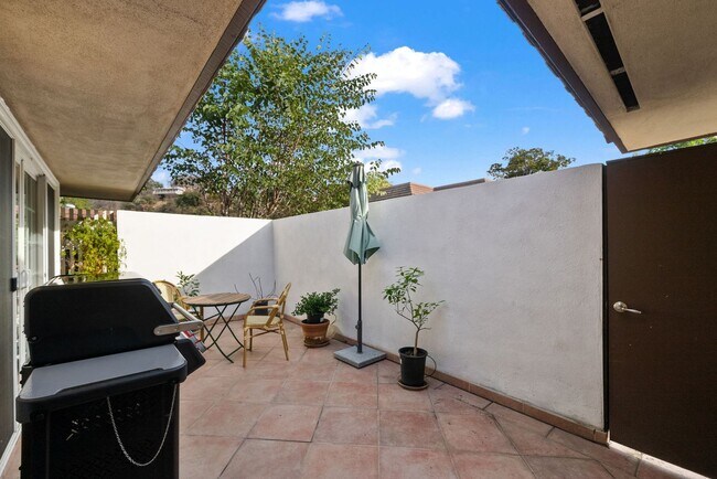 Building Photo - 7 Month Furnished Condo at Collwood Manor