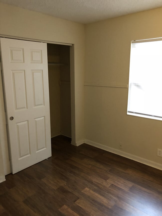 Building Photo - Single Family Home 4Bed/2Bath+nice size back yard ready Mid-June 2026 $1750/month