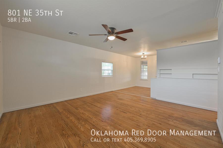 Building Photo - 801 NE 35th St