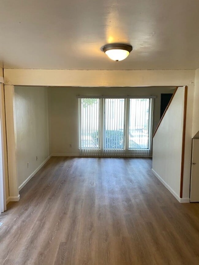 Building Photo - 2 Bedroom with an Additional Bonus Room Upstairs