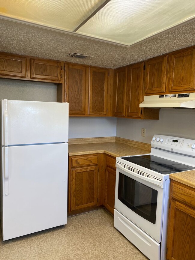 Building Photo - 6322 Queens Castle Dr