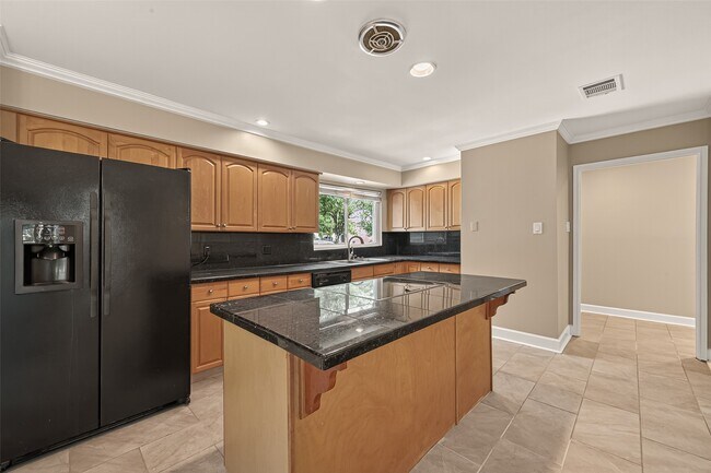 Building Photo - 11923 Briar Forest Dr