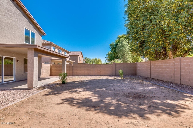 Building Photo - 4BR 3 FULL BATHROOMS W/ HUGE LOFT AND LARGE MASTER