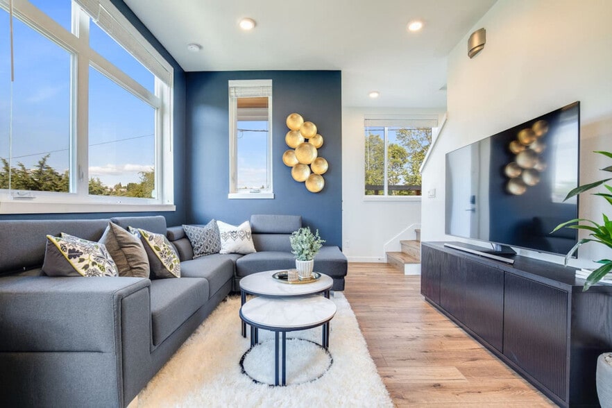 Building Photo - 2203 22nd Ave S