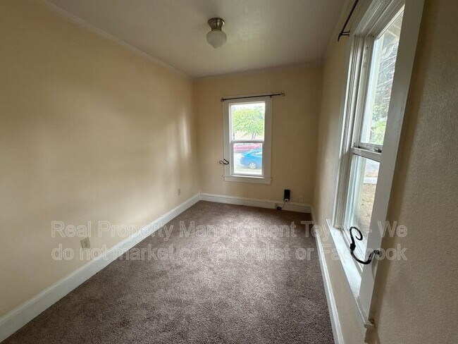 Building Photo - 1405 Halleck St