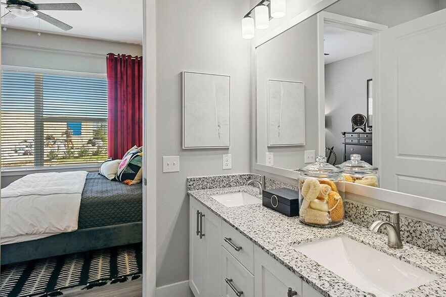 Building Photo - 8200 Glenn Day Dr