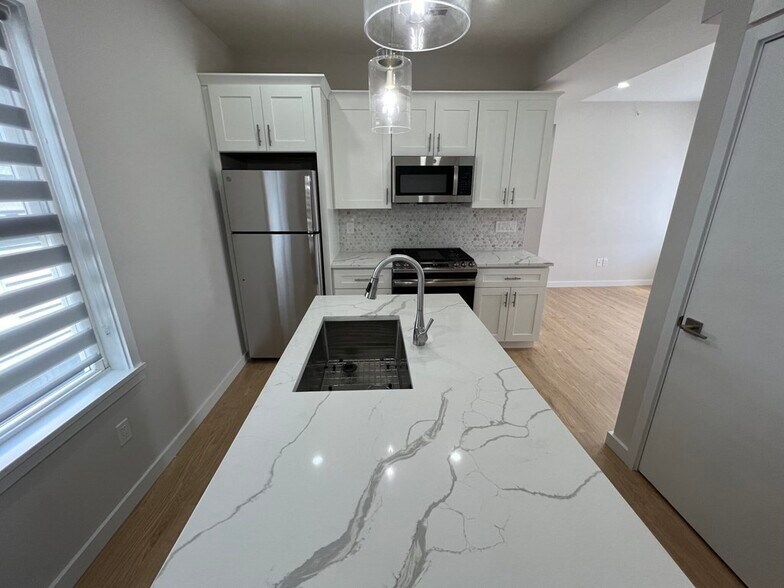 Building Photo - 7 Transit St