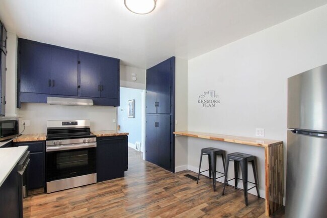 Building Photo - 310 N 2nd Ave