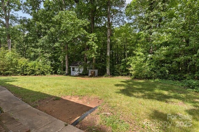 Building Photo - 844 Fieldstone Rd