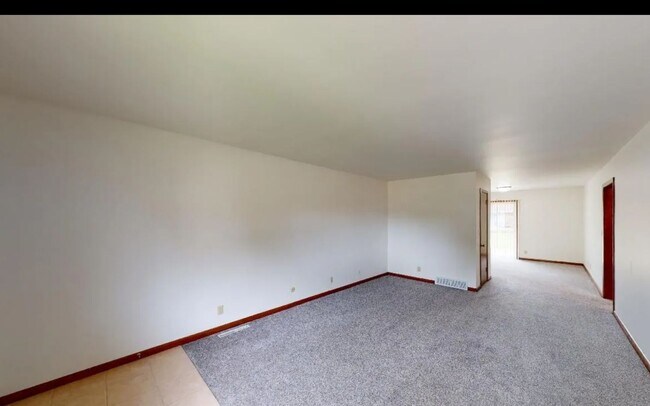 Building Photo - 2722 Stewart Dr