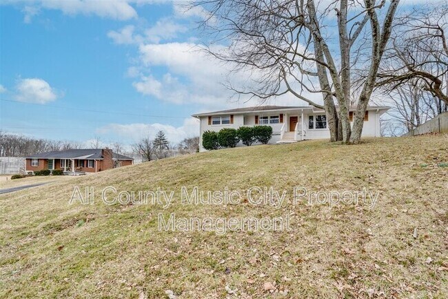 Building Photo - 209 Rhine Dr