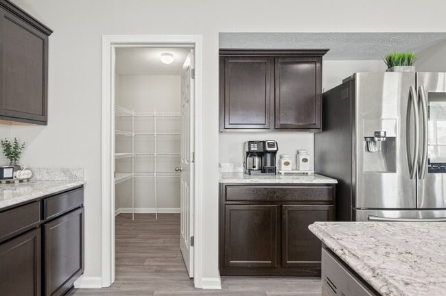 Building Photo - 4007 Woodview Dr