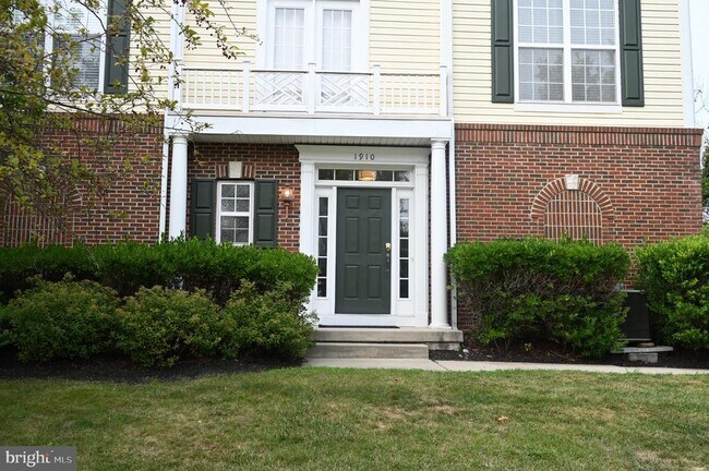 Building Photo - 1910 Cavalier Ln