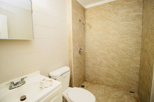 Building Photo - 2 Bedroom, 1 Bath in The Lyon St. Neighborhood -