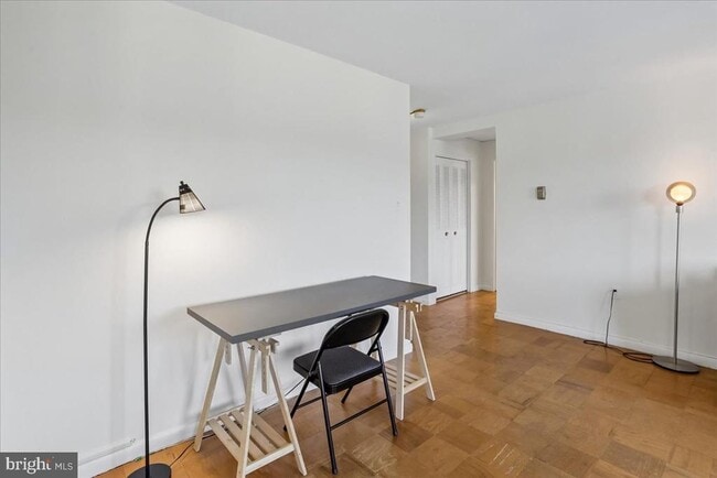 Building Photo - 10201 Grosvenor Pl