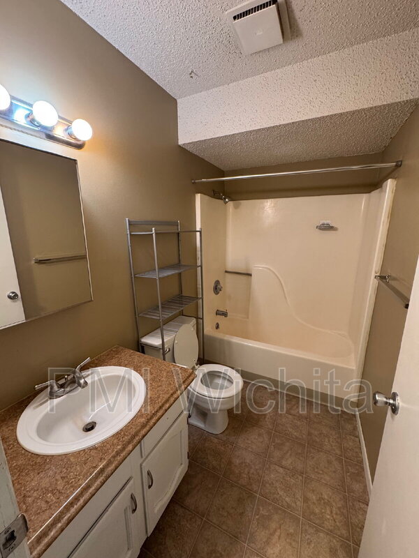 Building Photo - 6832 W Par Ln