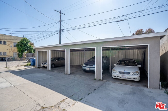 Building Photo - 1409 Bronson Ave