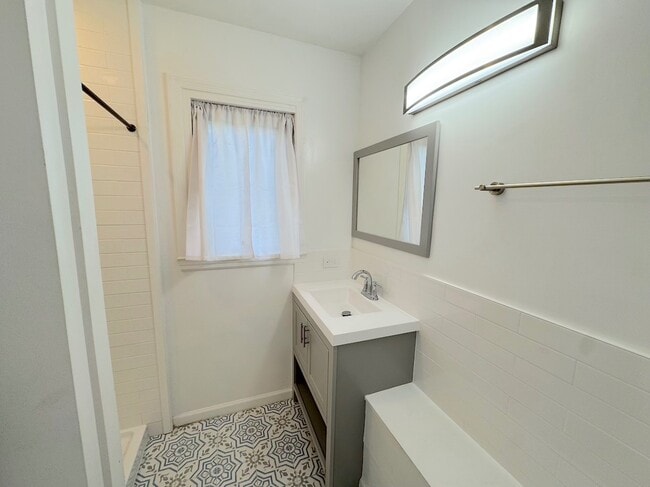 Building Photo - 1406 E 51st St