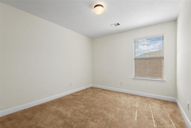 Building Photo - 914 Bandon Ln