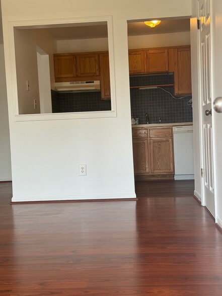 Building Photo - 809 Sunset Ln