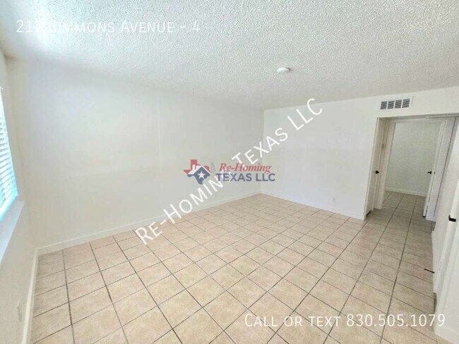 Building Photo - 212 Simmons Ave