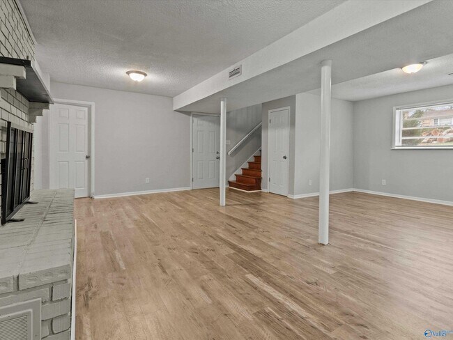 Building Photo - 3912 NW Neptune Dr