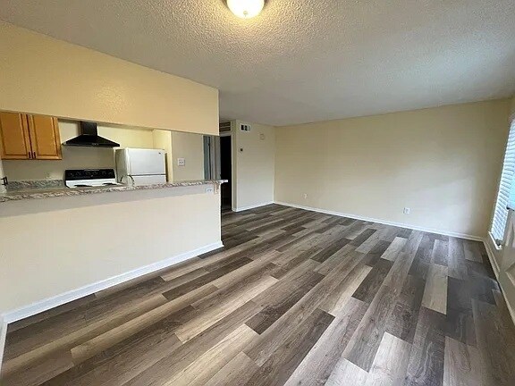 Building Photo - 724 S 1st St