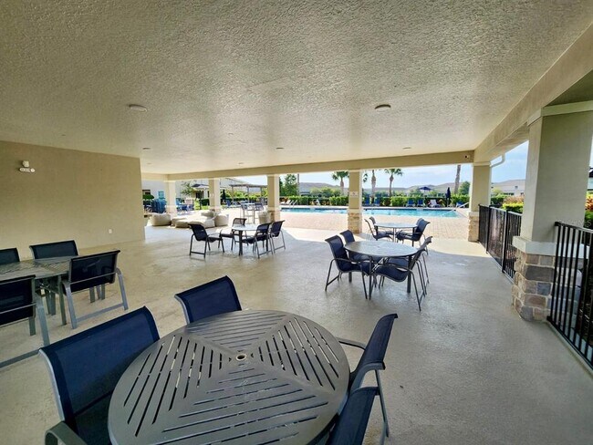 Building Photo - 335 Arbor Lakes Dr
