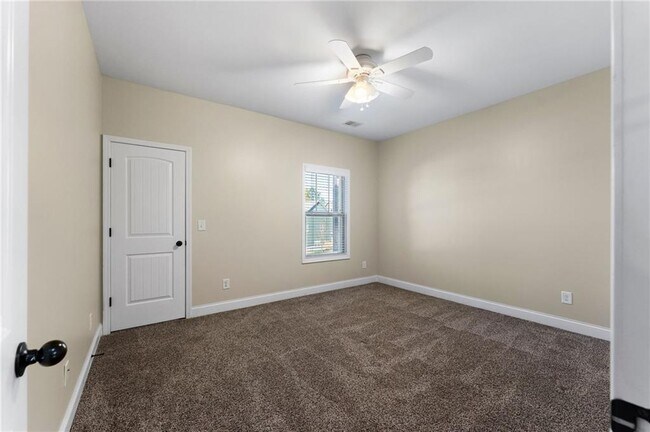 Building Photo - 10 Canterbury Walk