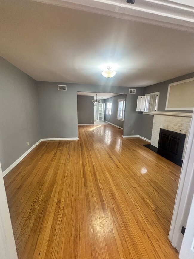 Building Photo - 1023 N Court St