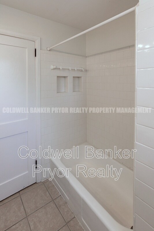 Building Photo - 323 Walsh Rd