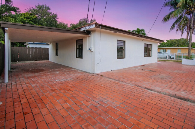 Building Photo - 800 NW 101st St