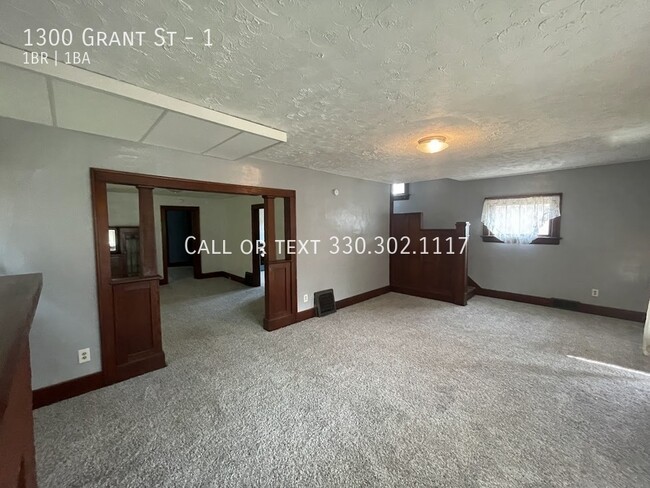 Building Photo - Large first level one bedroom one bathroom...