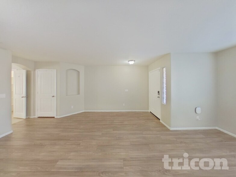 Building Photo - 40399 W Thornberry Ln