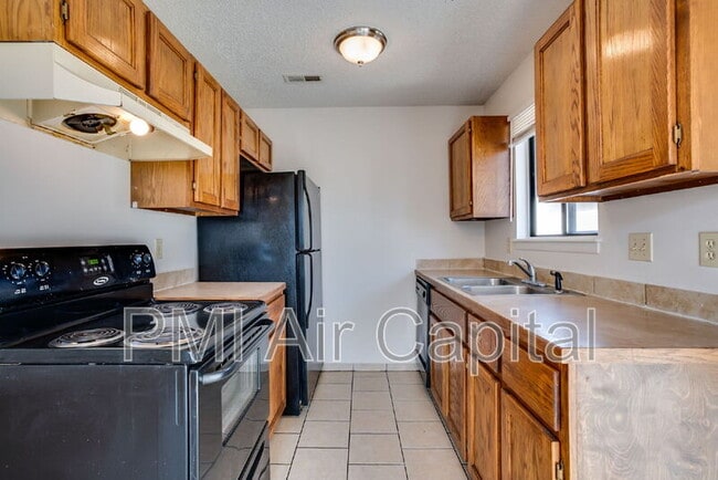 Building Photo - 535 S Lulu Ave