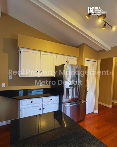 Building Photo - 2090 Cumberland Rd