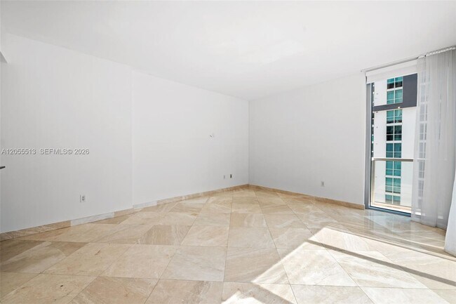 Building Photo - 1050 Brickell Ave