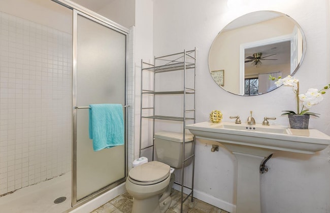 Building Photo - 1980 Barrymore Common