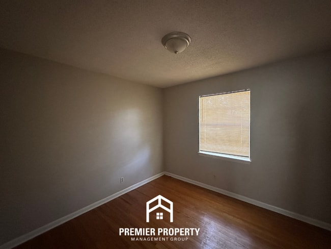 Building Photo - Move-In Ready 4 Bedroom Rental in 38134 - Hardwood Floors & Open Kitchen