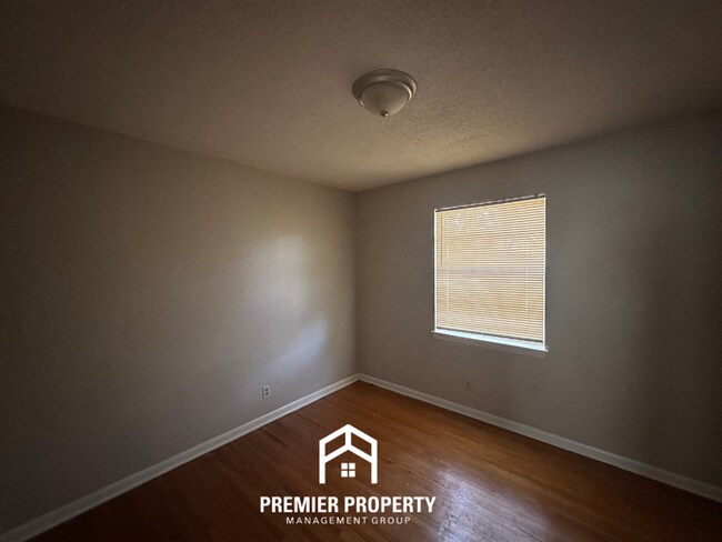 Building Photo - Move-In Ready 4 Bedroom Rental in 38134 Ã¢?? Hardwood Floors & Open Kitchen