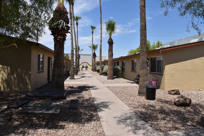 Small complex - 909 S Priest Dr