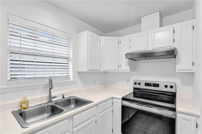 Building Photo - 509 Cedar St