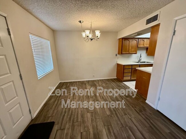Building Photo - 286 W Palomino Dr